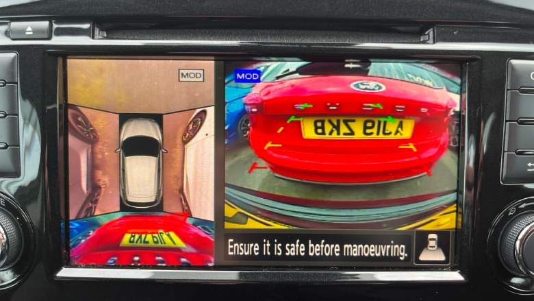 Nissan Qashqai 1.3 DiG-T N-Connecta 5dr [Glass Roof Pack] Petrol Hatchback